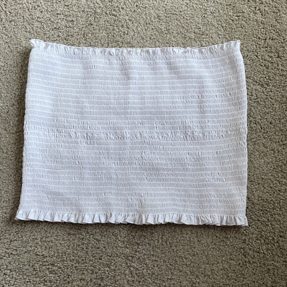 H&M Tops - White ruffled tube top